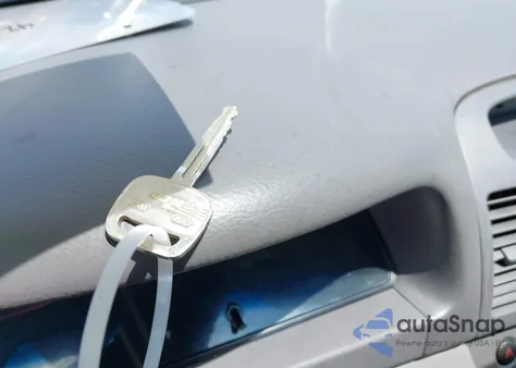 2003 Toyota Camry Le z USA, uszkodzony, nr VIN 4T1BE32KX3U698653